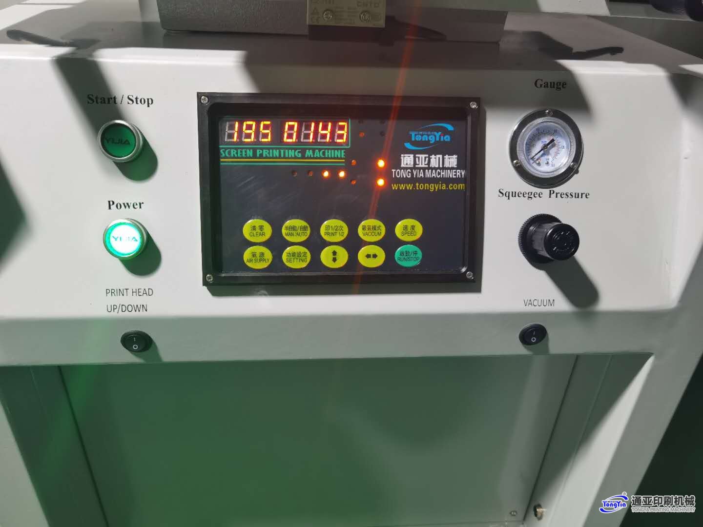 TYS-3050P气动吸气式平面丝印机